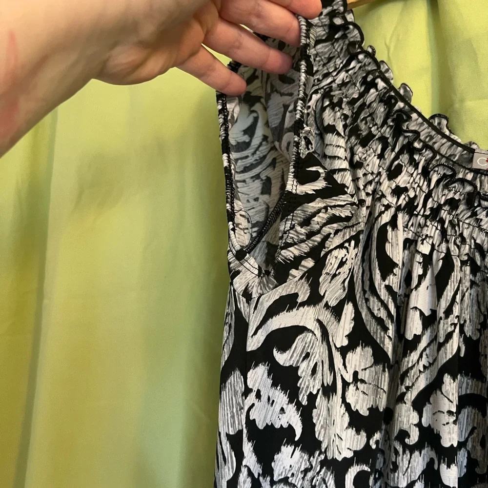 Carol Rose Black and Gray Floral Blouse - Picture 6 of 7